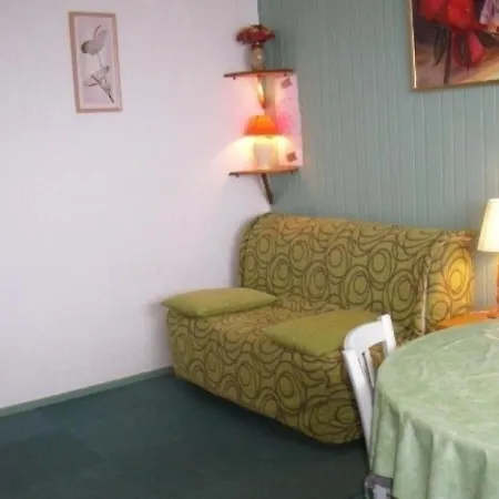 Apartment Besse-et-saint-anastaise-super Besse, 1 Piece, 4 Personnes - Fr-1-395-13 Super Besse